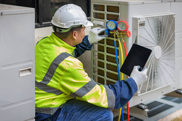 Professional Hvac technician working in Polk City, FL